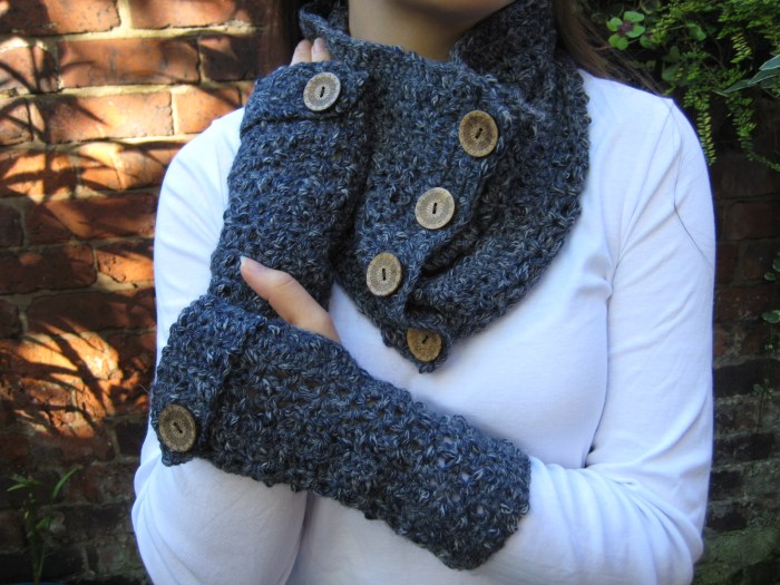 Matching Cowl and Gloves pattern
