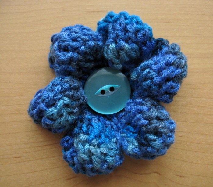 Medium Puffy Flower - A super quick and free cute crochet pattern
