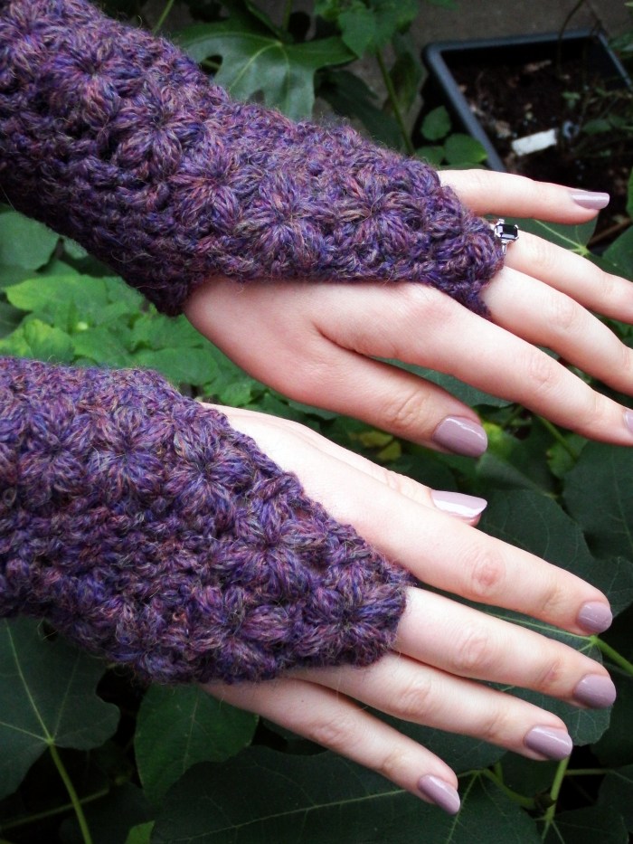 Flower Trails Fingerless Gloves Crochet Pattern has internal shaping to nip in the wrists.  How to  shape crochet stitch patterns by Make My Day Creative.