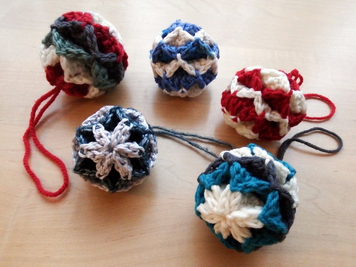 Simple Origami Christmas Baubles - Free crochet ornament pattern