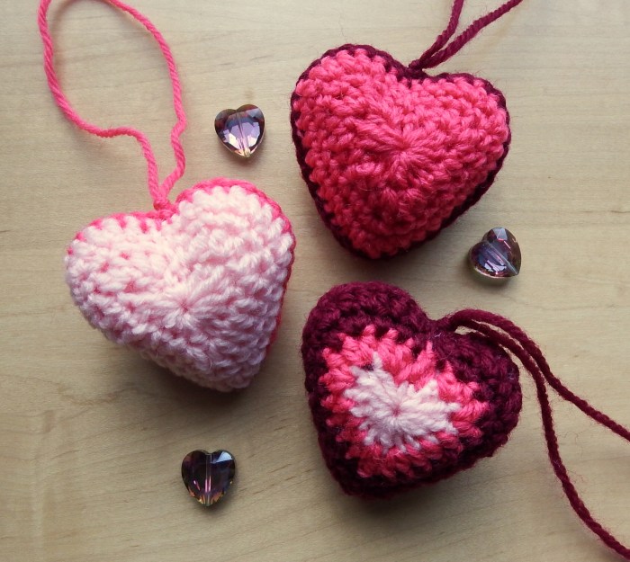 Crochet heart decorations - free pattern from Make My Day Creative