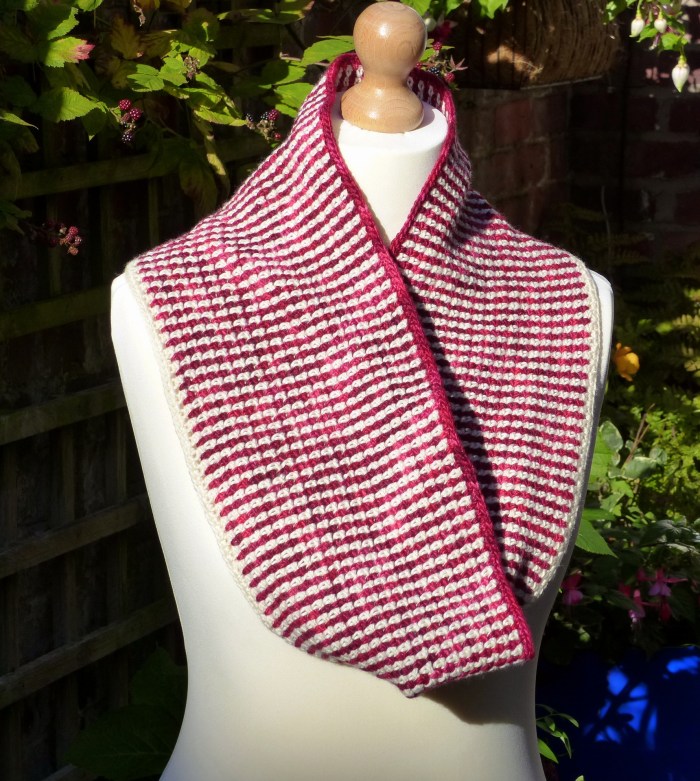 Linen Stitch Cowl - a free crochet pattern from Make My Day Creative - so easy, no ends!